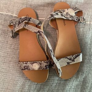 City Classified Snake skin size 9 sandals